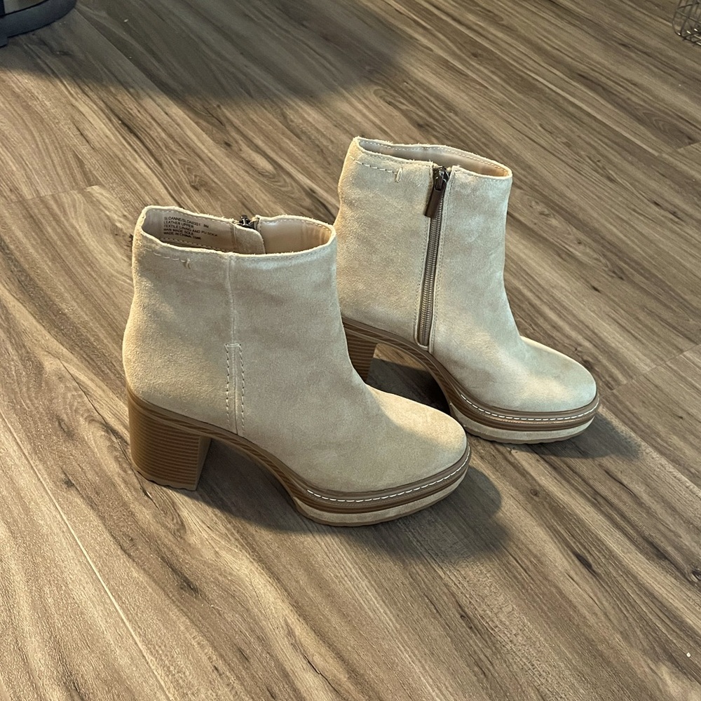 NWOT Steve Madden platform boot